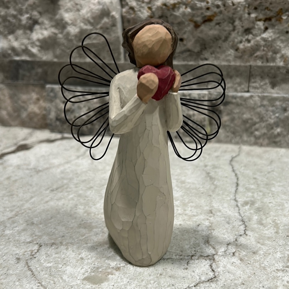 Willow Tree Angel of the Heart figurine